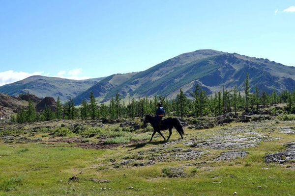 Khuisiin Naiman Nuur Horsebackriding Tour(14 days) 9 horseman2